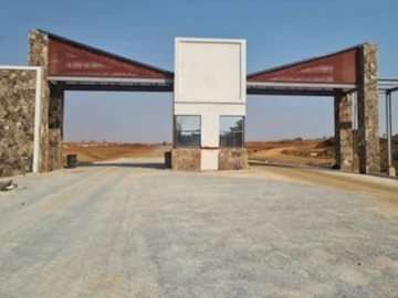 Nyeredzi estate stand for sale!