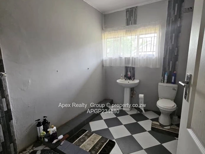Main Road Frontage Vainona House For Sale