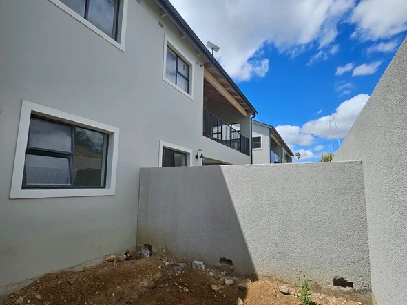 3 Bedroom Flat & Apartment
