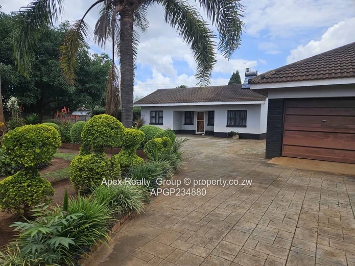 Main Road Frontage Vainona House For Sale